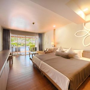 Deluxe Double or Twin Room Pool Access
